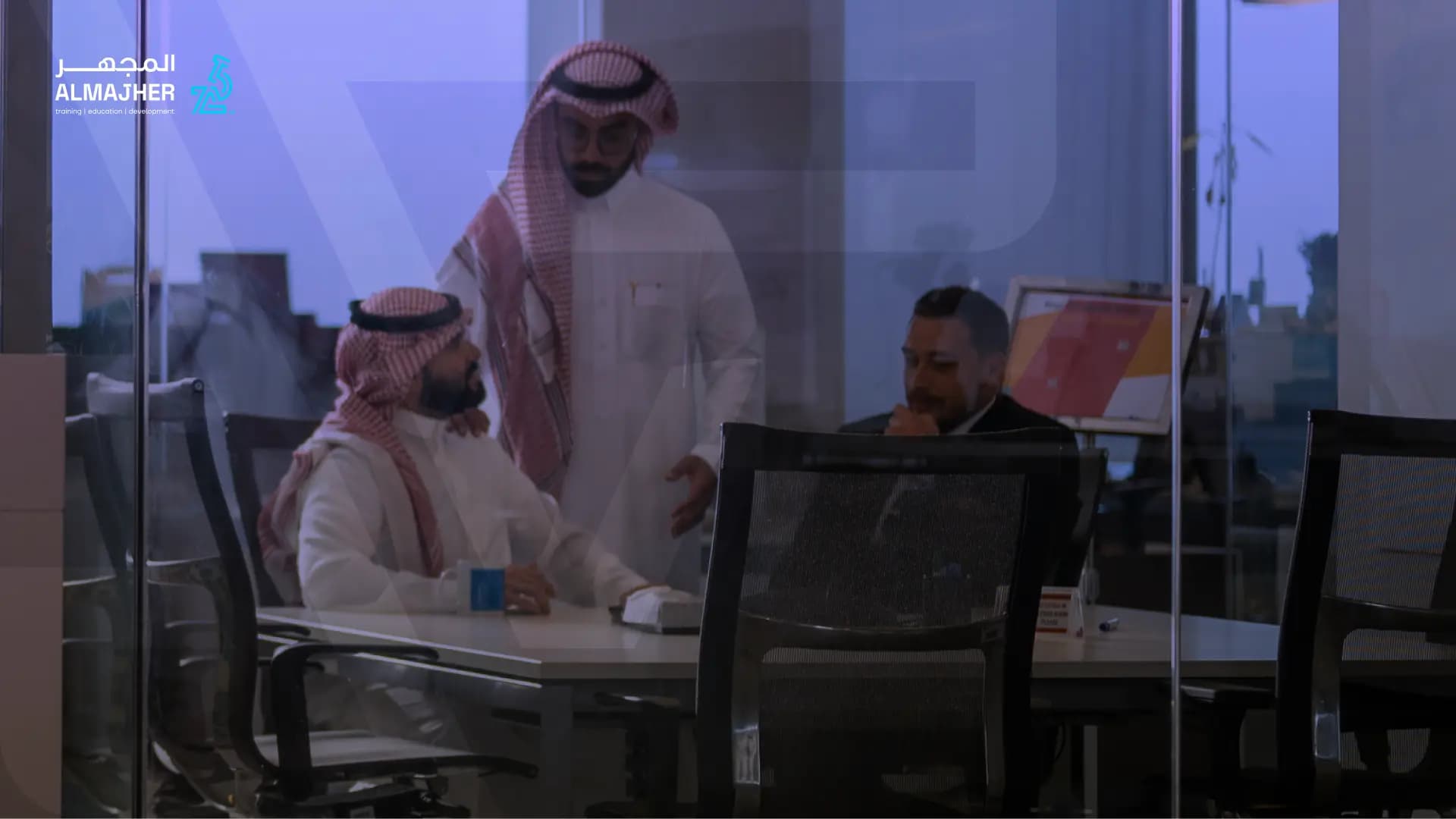 كيف تخلق بيئة عمل إيجابية تعزز الانتماء وتقلل التسرب الوظيفي؟